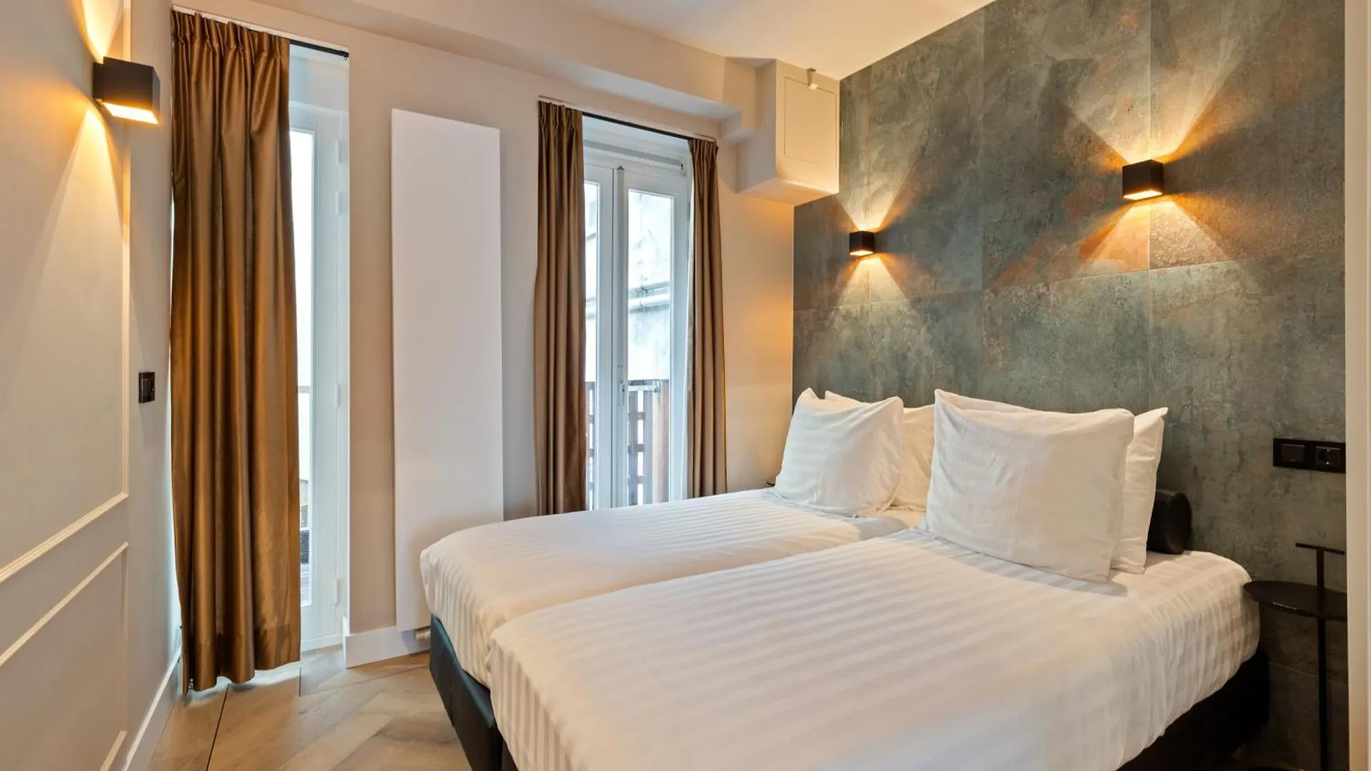 Midtown Hotel Triple Room Amsterdam