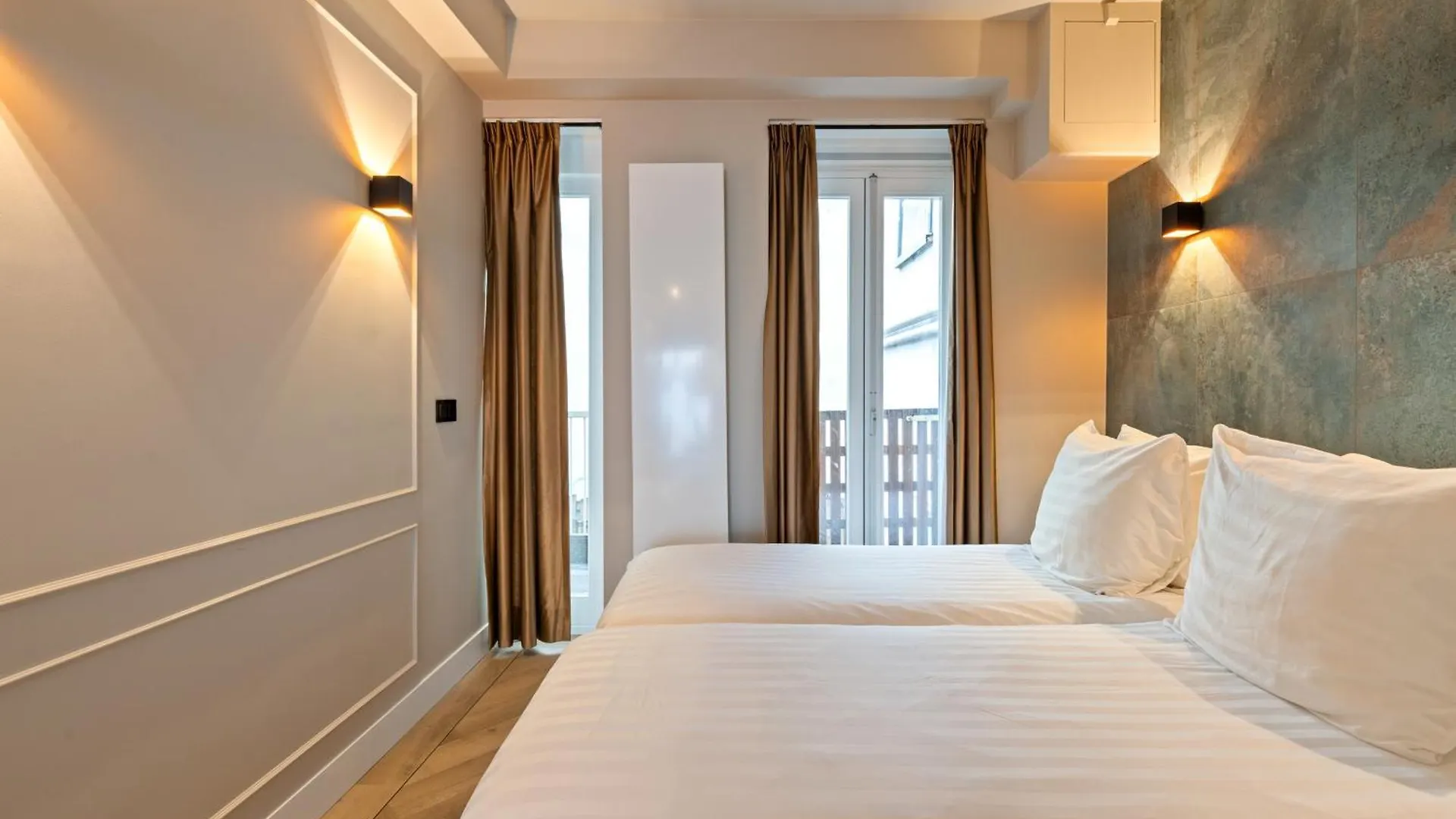 Midtown Hotel Triple Amsterdam 3*,